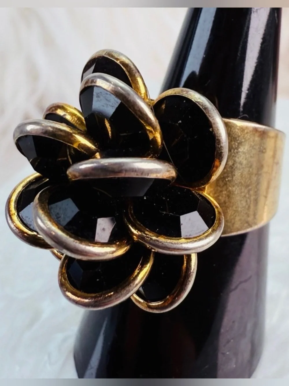 Vintage size 7 1/2 adjustable costume statement ring